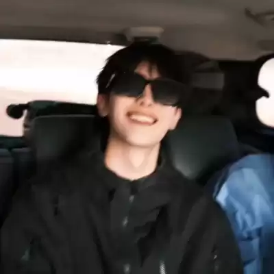 仰映容