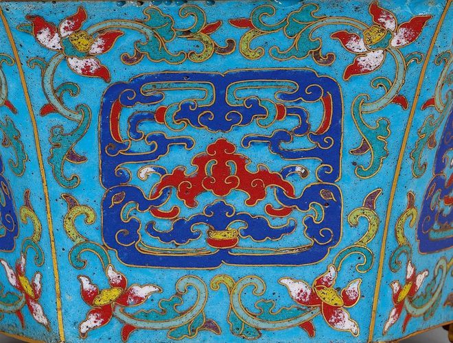 颜色灿艳外型持重中国宫庭传统金属工艺景泰蓝(图4)